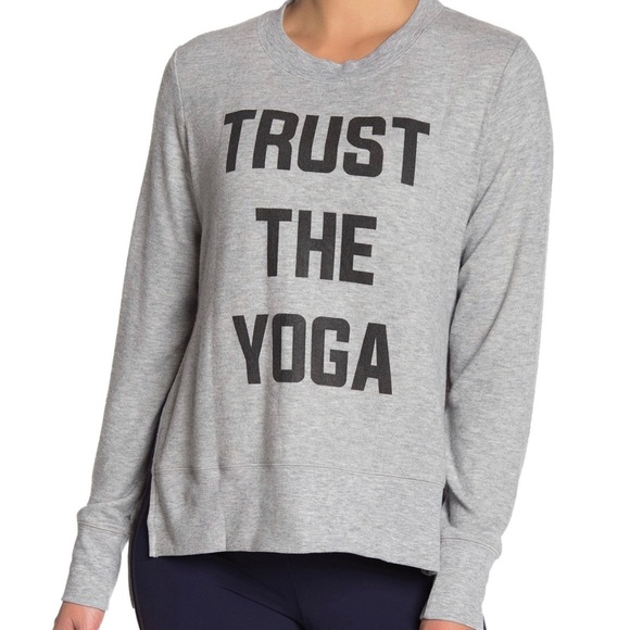 alo yoga sweatshirt